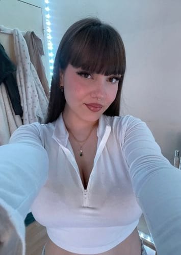 Chloé OnlyFans young 4